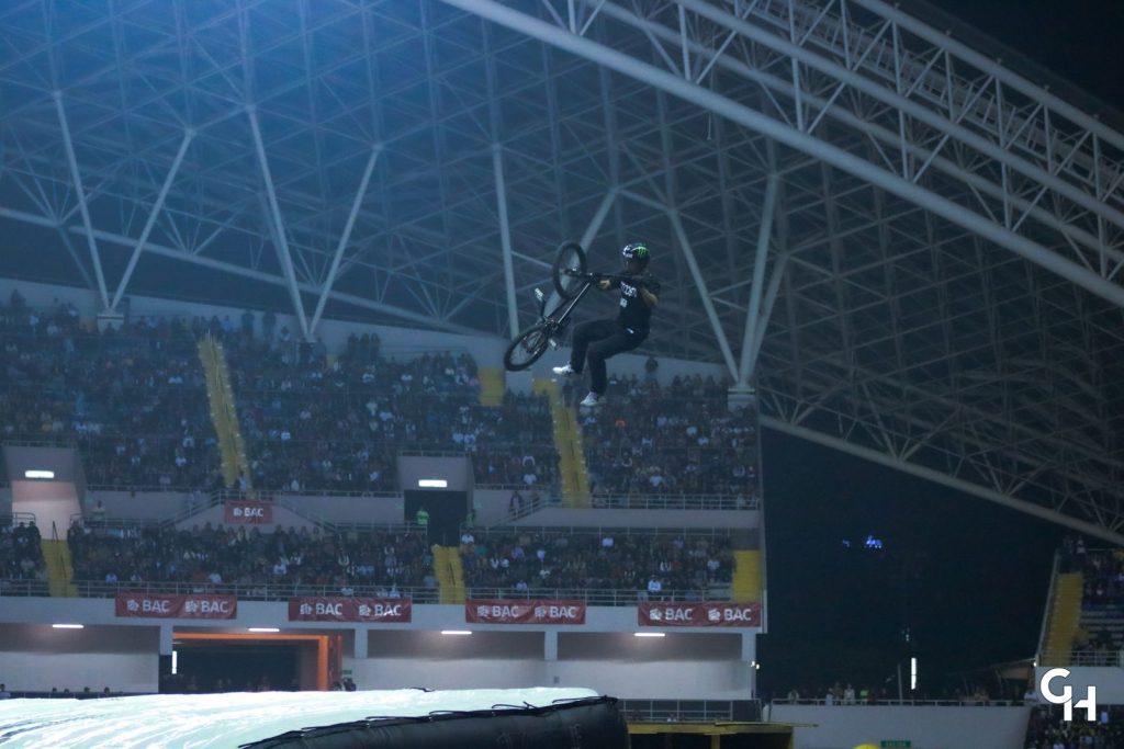 “Mincha” impacta en su debut y se lleva la corona de X-Knights 2025